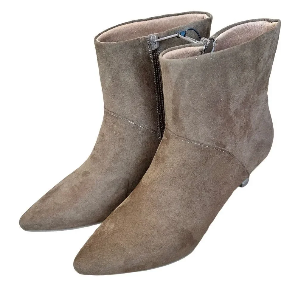 NWOTUniversal Thread Frances Brown Suede Zip-Up Booties Ankle Boots Size 6 1/2